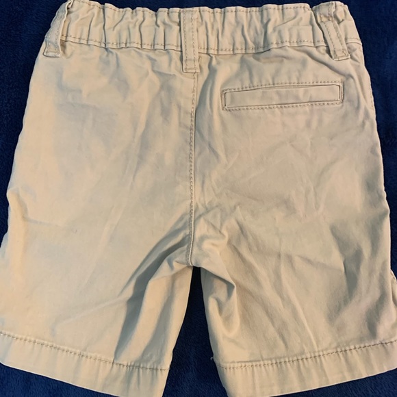 Oshkosh B’Gosh boys 3T sand khaki shorts - Picture 2 of 2